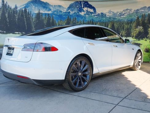 Used 2015 Tesla Model S 70 RWD image 6