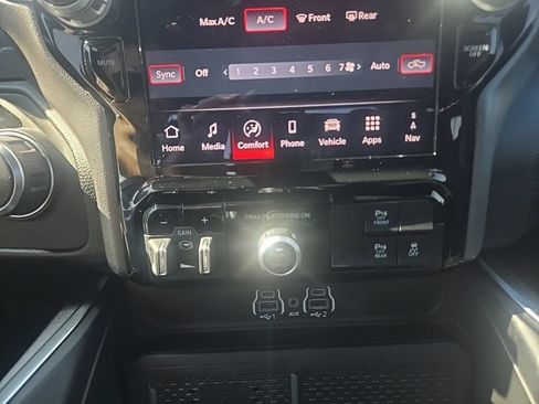 Used 2025 RAM 1500 Big Horn AWD/4WD image 19