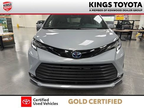 Used 2025 Toyota Sienna XLE Woodland Edition AWD/4WD image 3