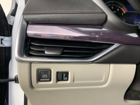 Used 2021 Cadillac XT4 Luxury w/ Cold Weather Package FWD image 16