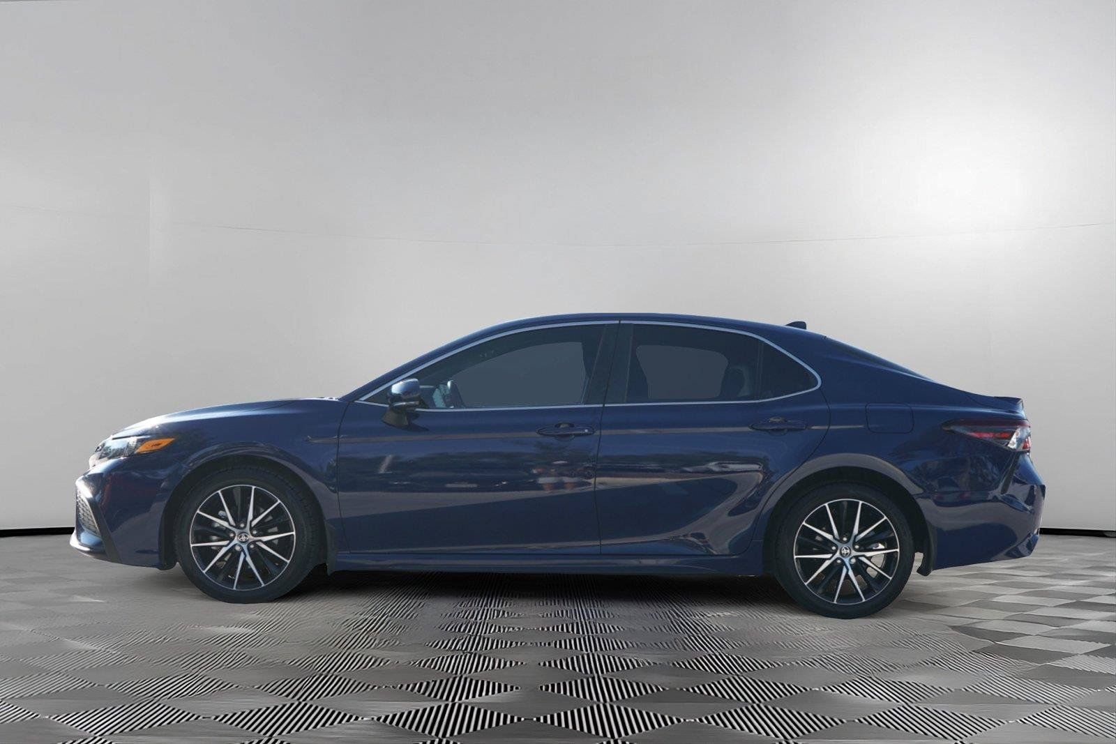 Used 2024 Toyota Camry SE FWD image 7