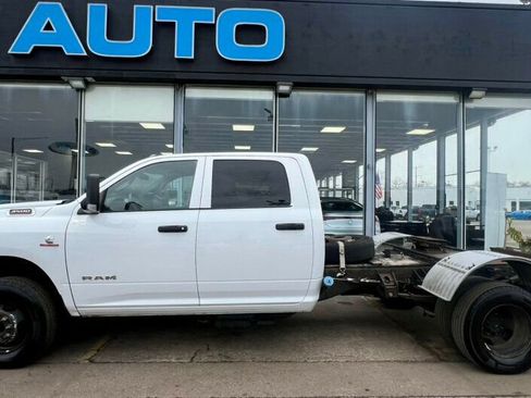 Used 2022 RAM 3500 Tradesman w/ Chrome Appearance Group image 2