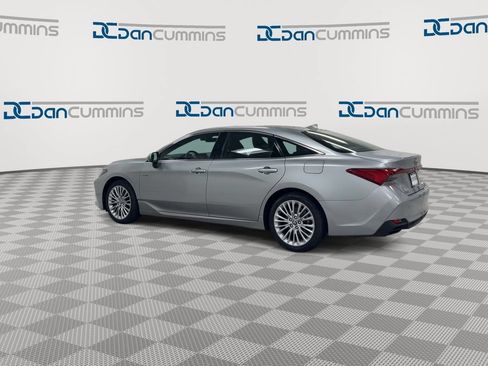 Used 2021 Toyota Avalon Limited w/ Advanced Safety Package FWD image 6