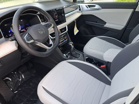 New 2026 Volkswagen Taos SE FWD image 7