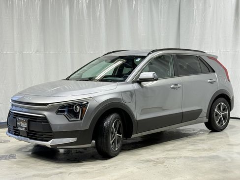 Used 2023 Kia Niro EX w/ EX Cold Weather Package image 3