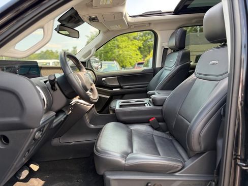 Used 2025 Ford Expedition Platinum AWD/4WD image 28