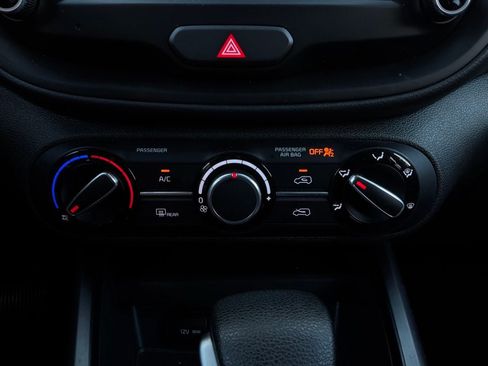 Used 2025 Kia Soul LX w/ LX Technology Package FWD image 24