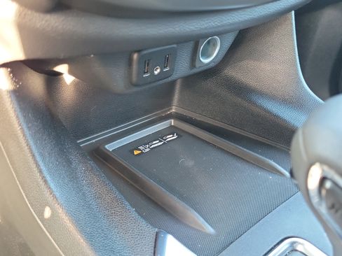 Used 2023 Chevrolet Traverse LT image 22