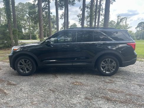 Used 2023 Ford Explorer XLT w/ Equipment Group 202A RWD image 1