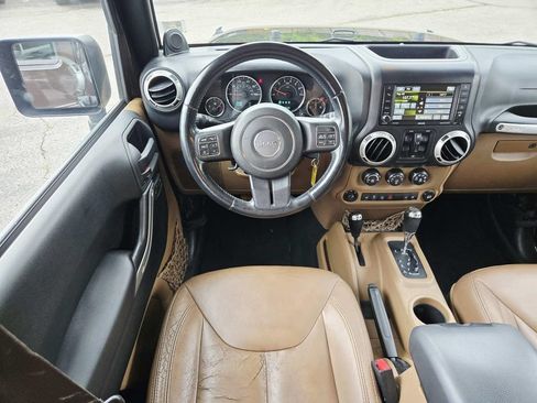 Used 2013 Jeep Wrangler Unlimited Sahara w/ Dual Top Group AWD/4WD image 10