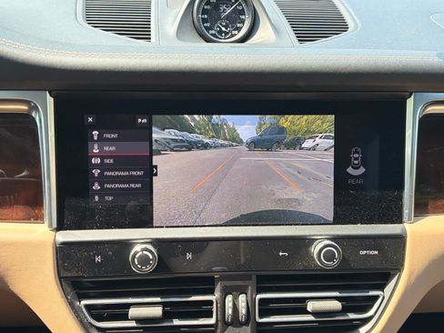 Used 2023 Porsche Macan AWD/4WD image 31