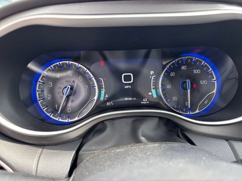 Used 2024 Chrysler Pacifica Touring-L FWD image 44