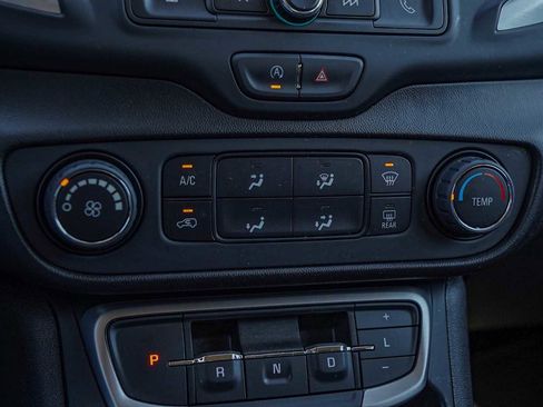 Used 2024 GMC Terrain SLE image 19