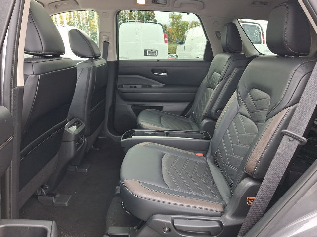 Used 2023 Nissan Pathfinder Platinum AWD/4WD image 18