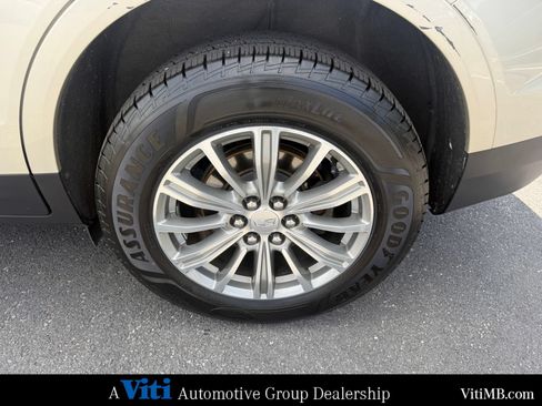Used 2017 Cadillac XT5 Luxury w/ Driver Awareness Package AWD/4WD image 13
