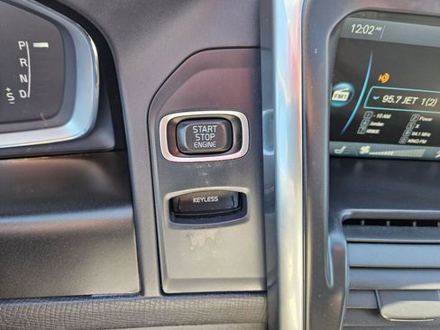 Used 2014 Volvo XC60 T6 image 32