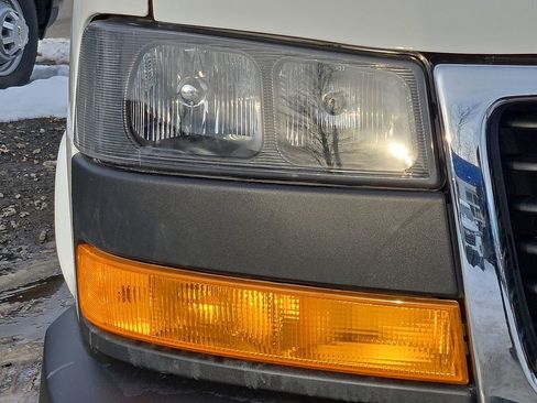 Used 2024 GMC Savana 2500 w/ Driver Convenience Package image 15