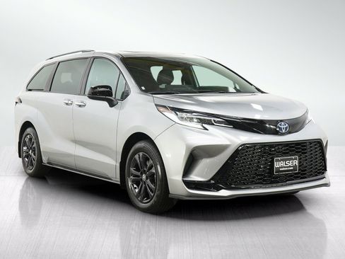 Used 2025 Toyota Sienna XSE AWD/4WD image 7