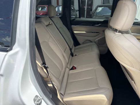 Used 2023 Jeep Grand Cherokee Limited RWD image 9