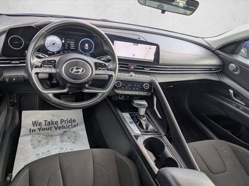 Used 2025 Hyundai Elantra SEL FWD image 16