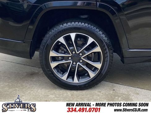 Used 2021 Jeep Grand Cherokee L Overland w/ Luxury Tech Group IV AWD/4WD image 11