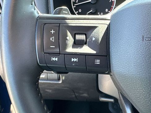 Used 2025 Nissan Rogue SV FWD image 24