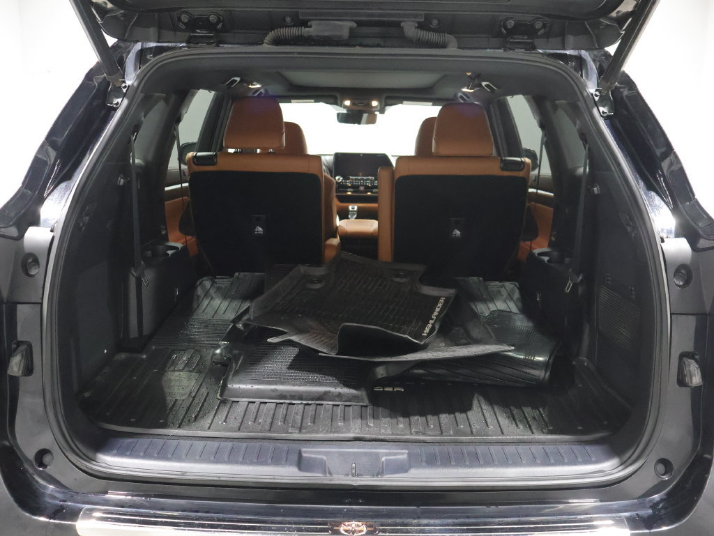 Used 2020 Toyota Highlander Platinum AWD/4WD image 4