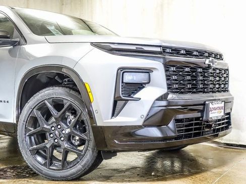 New 2026 Chevrolet Traverse RS w/ LPO, Floor Liner Package image 3