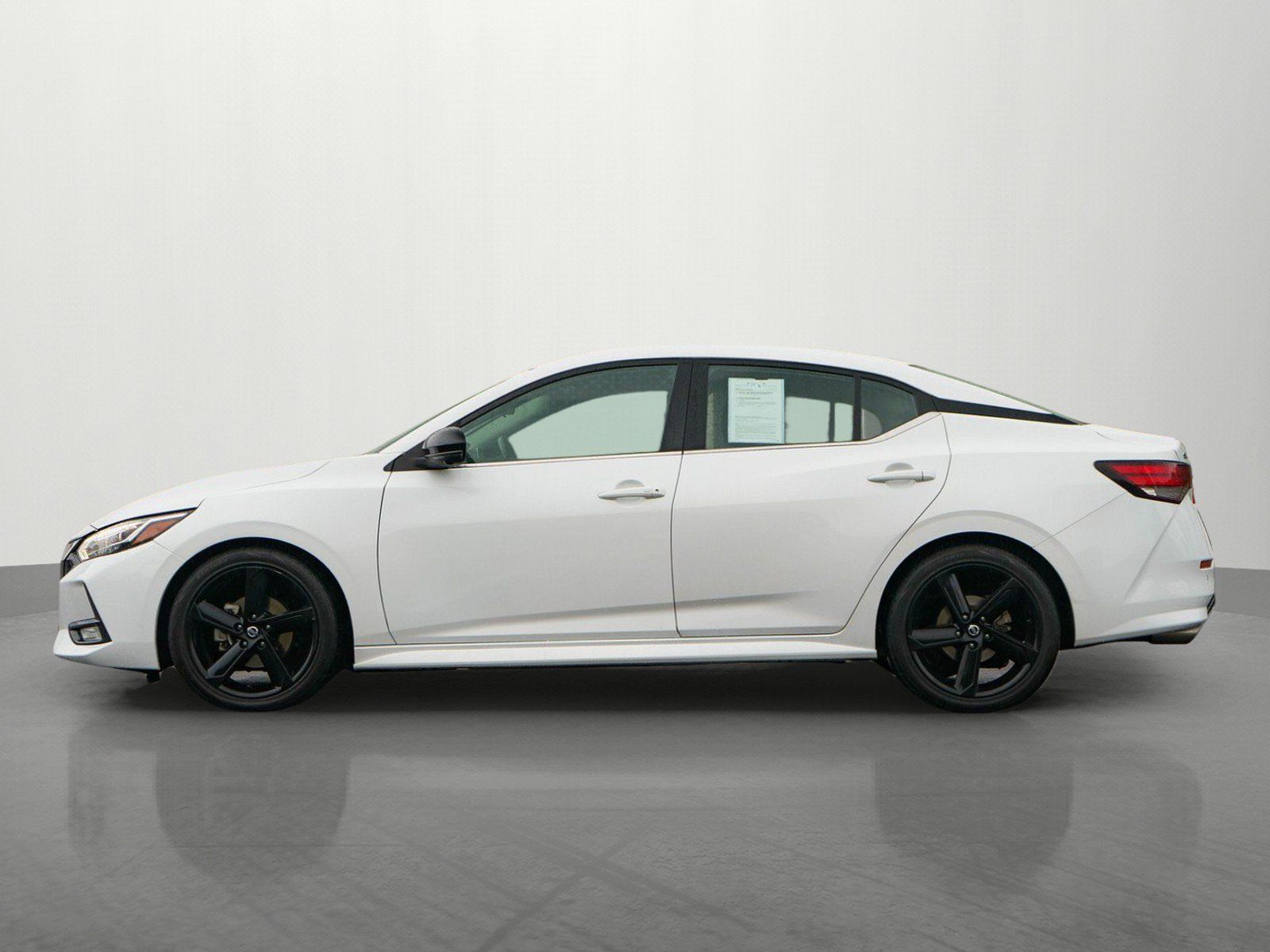 Used 2022 Nissan Sentra SR w/ SR Premium Package FWD image 4