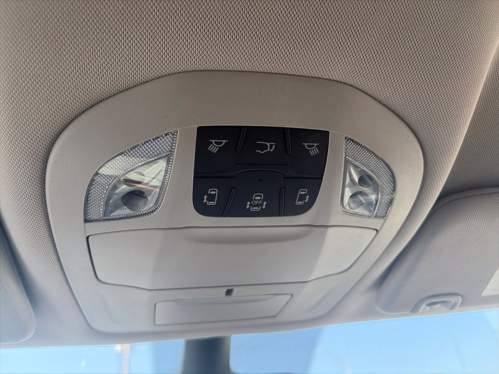 Used 2024 Chrysler Pacifica Touring-L FWD image 25