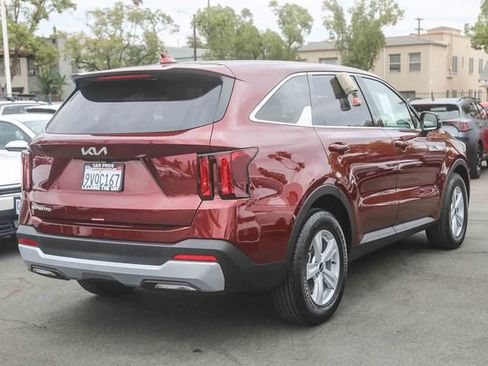 Certified 2025 Kia Sorento LX FWD image 10