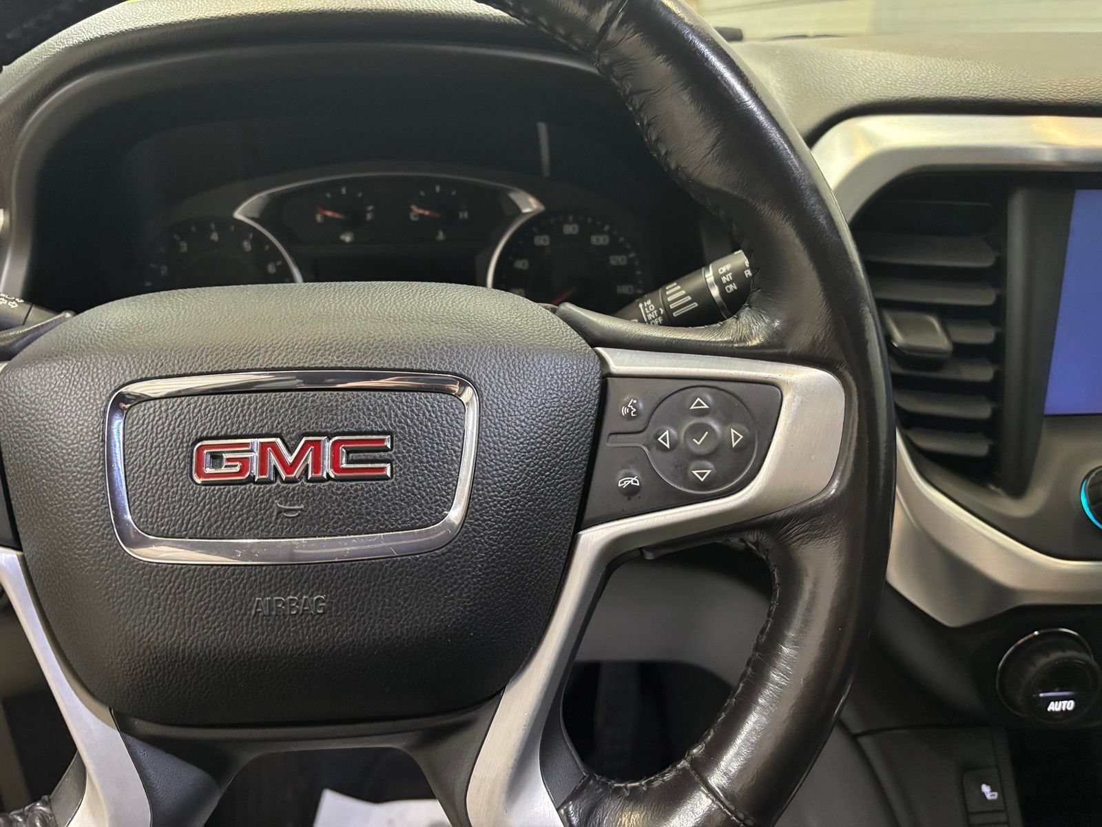 Used 2018 GMC Acadia SLT AWD/4WD image 13
