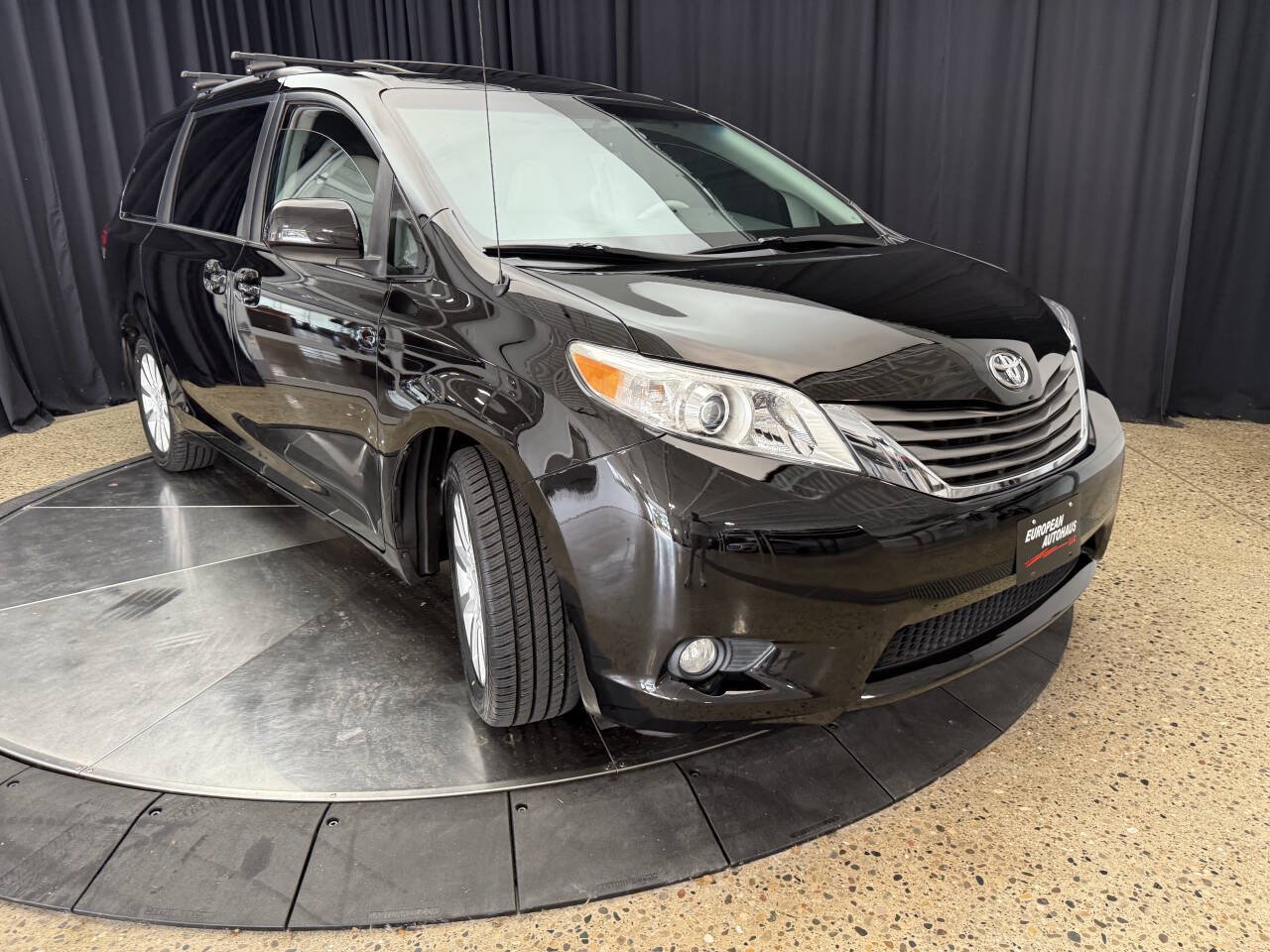 Used 2013 Toyota Sienna XLE AWD/4WD image 11