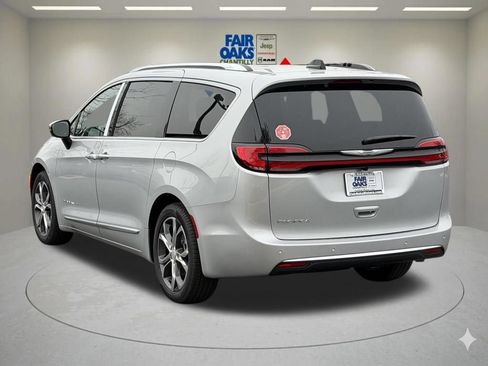 New 2026 Chrysler Pacifica Pinnacle FWD image 9