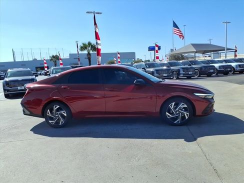 Used 2025 Hyundai Elantra SEL image 6