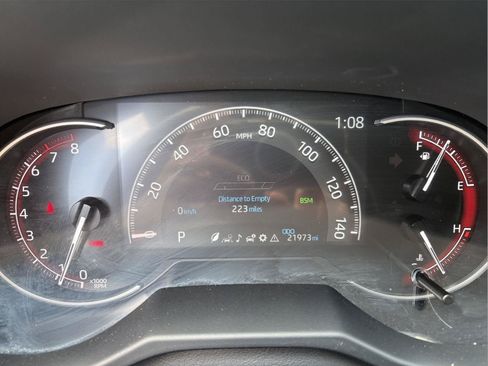 Used 2025 Toyota RAV4 XLE AWD/4WD image 17