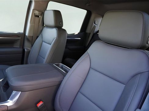 New 2026 GMC Sierra 1500 SLT image 9