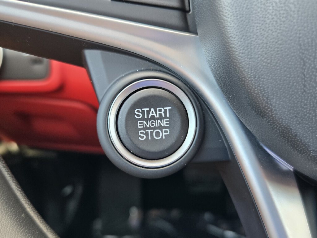 Used 2019 Alfa Romeo Giulia w/ Quick Order Package 22K Sport RWD image 23