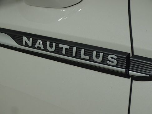 Used 2020 Lincoln Nautilus Reserve image 42