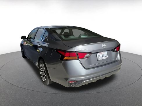 Used 2025 Nissan Altima 2.5 SV image 15