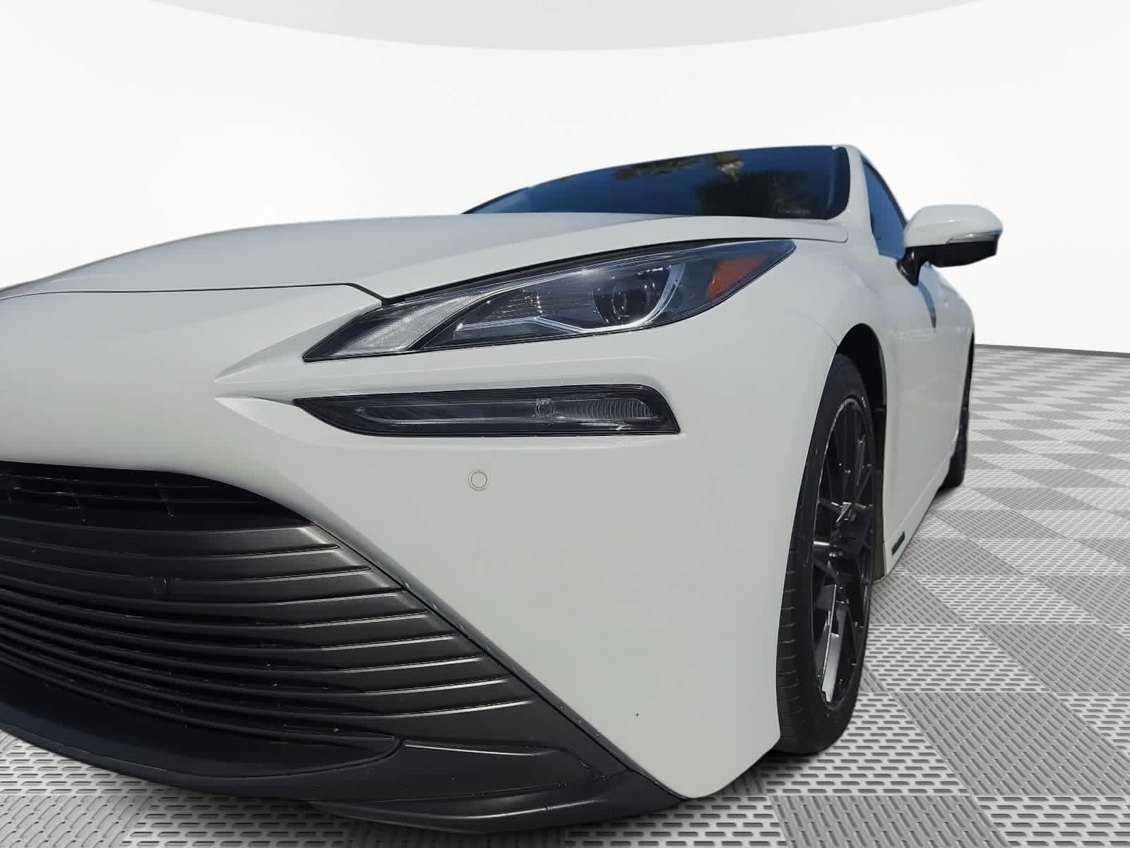 Used 2023 Toyota Mirai w/ Advanced Technology Package RWD image 4