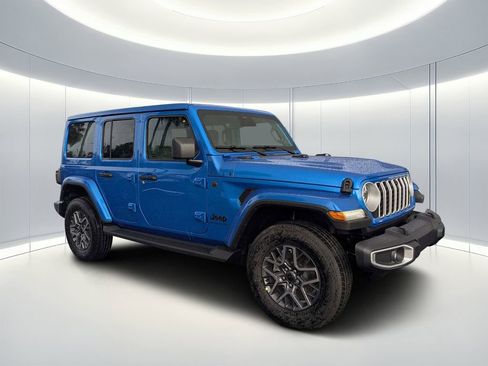 New 2026 Jeep Wrangler Unlimited Sahara AWD/4WD image 2