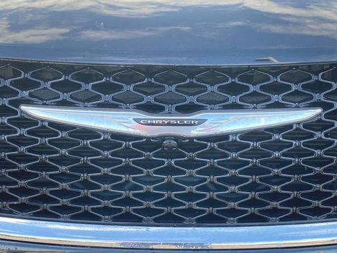Used 2025 Chrysler Pacifica Select FWD image 27