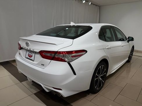 Used 2020 Toyota Camry SE FWD image 5