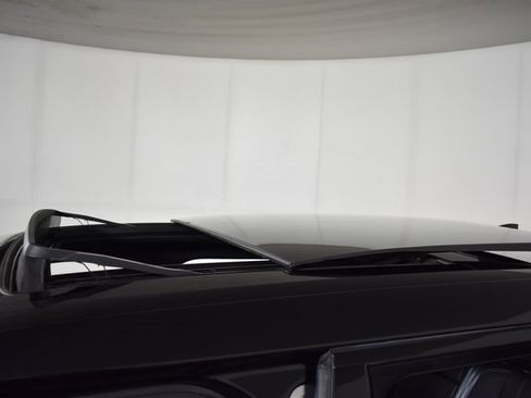 Used 2023 Land Rover Range Rover Velar S image 43