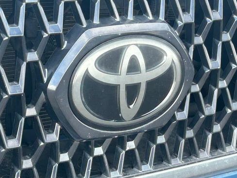 Used 2019 Toyota Tacoma TRD Off-Road AWD/4WD image 11