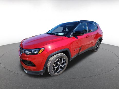 Used 2025 Jeep Compass Limited image 4