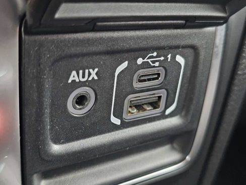 Used 2025 Jeep Gladiator Mojave w/ Technology Group AWD/4WD image 25