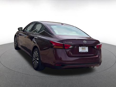 Used 2025 Nissan Altima 2.5 SV FWD image 11