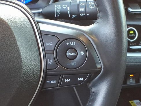 Used 2022 Toyota Corolla Cross XLE image 19